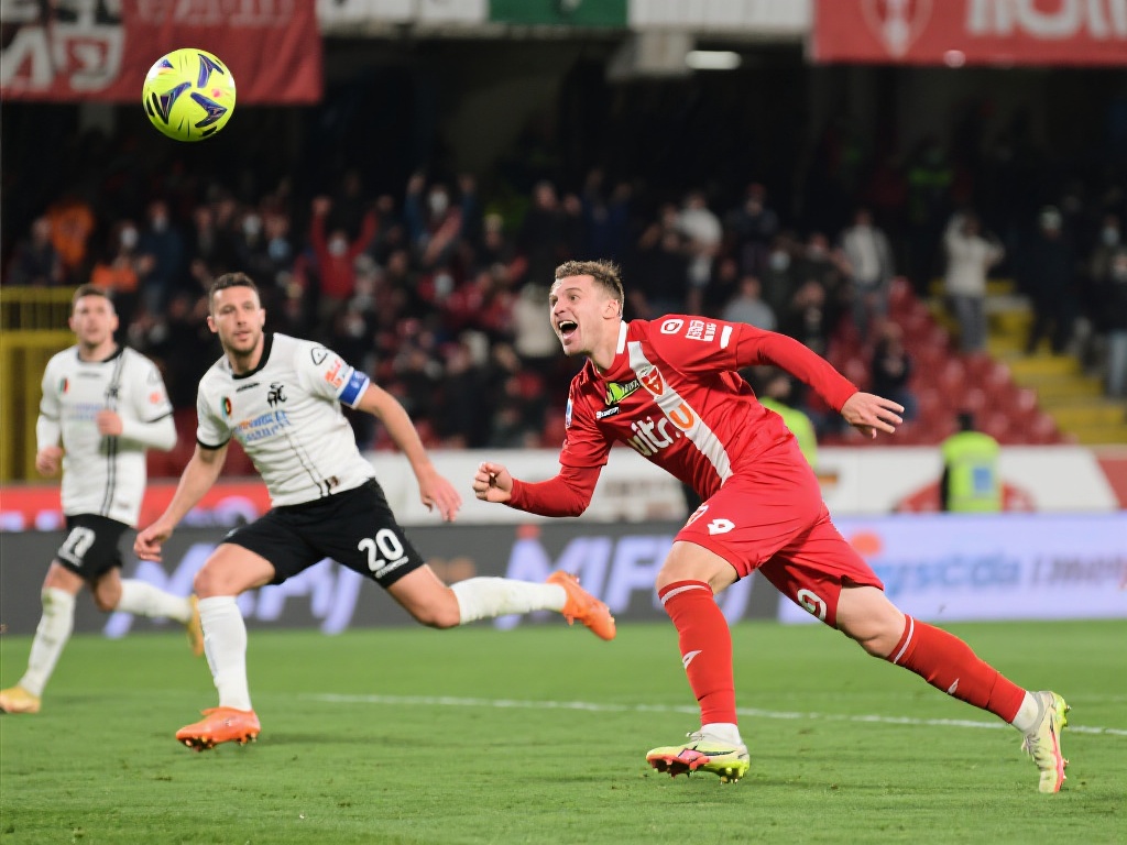 意甲最新积分战报：领头羊掉链子，国米征服客场，蒙扎奇迹绝杀