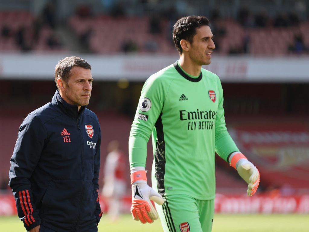 记者：枪手仍在竞争赫伊森！贝尔塔或否决阿尔特塔收购新门将要求