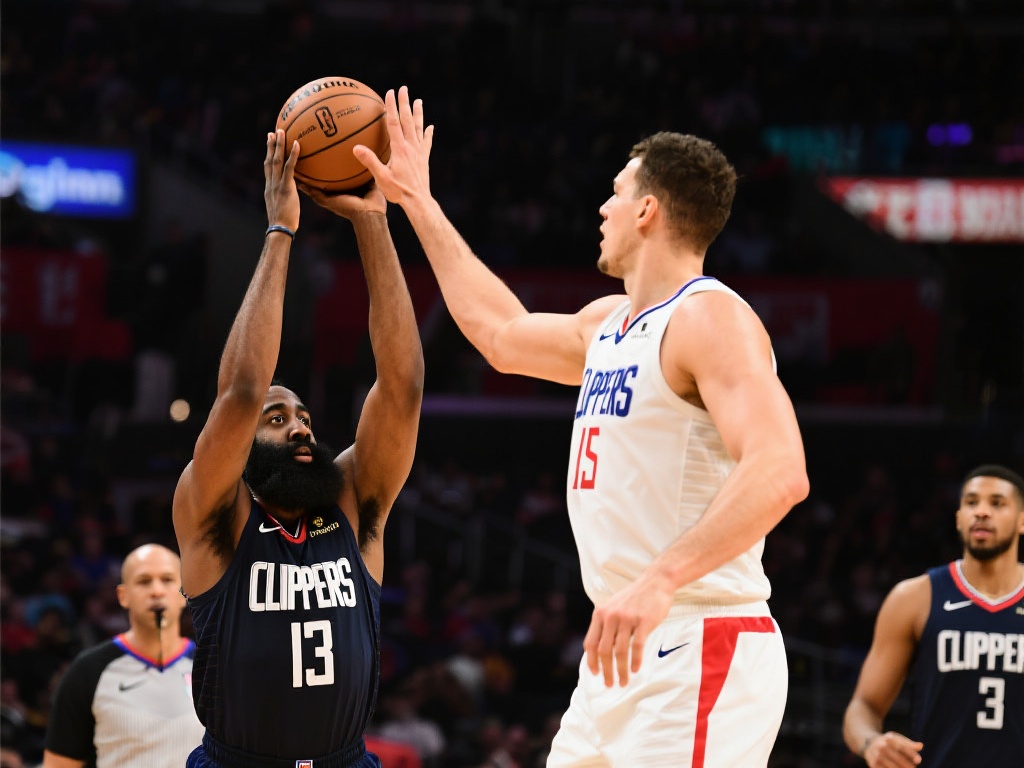 哈登击地妙传助攻祖巴茨 快船扩大领先优势至13分